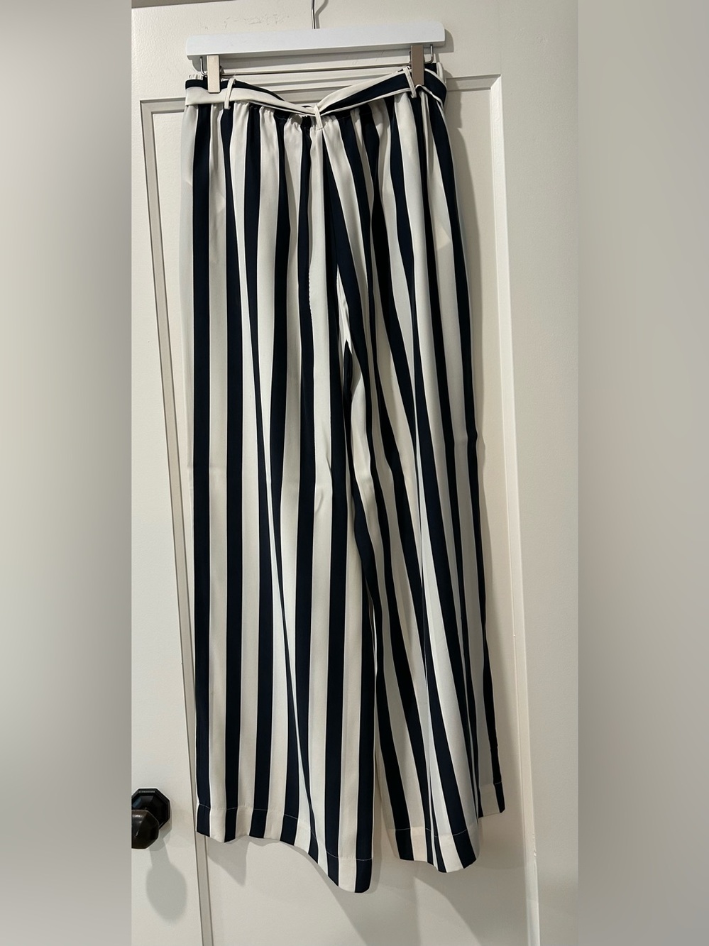 FRAME Silk Navy/Cream Wide Leg Belted Pants Size L - Picture 4 of 7